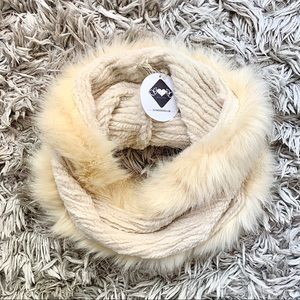 3 for $20 [Elegant Essence] NWT Cowl w/ Faux Fur